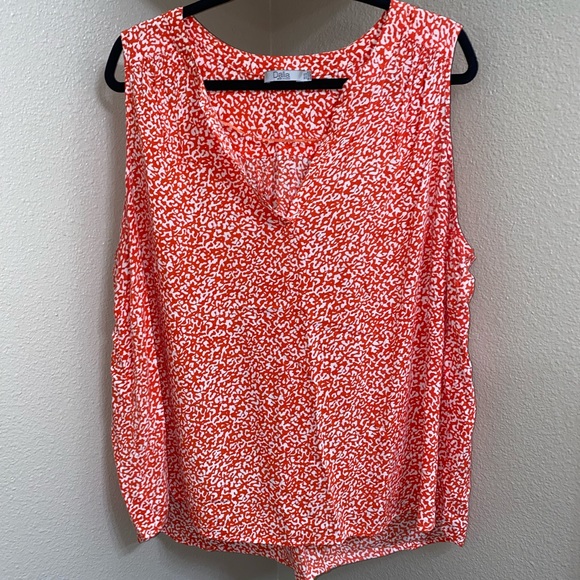Dalia Tops - Like New Dalia Sleeveless V-Neck Top 2X